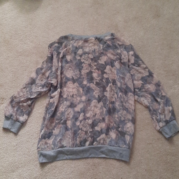 Floral top - Picture 7 of 7